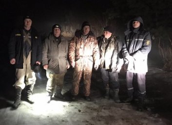 Рыбаки вышли на лед и заблудились в тумане