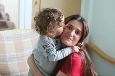 Защитите ребенка от неизлечимого паралича, вызванного полиомиелитом