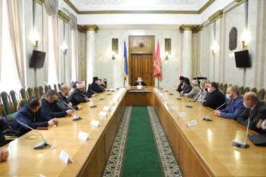 Татьяна Егорова-Луценко призвала религиозные организации области ограничить проведение массовых меро