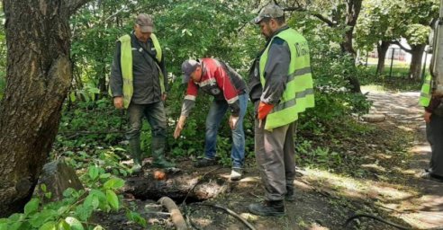 В городе восстанавливают разрушенные водоводы