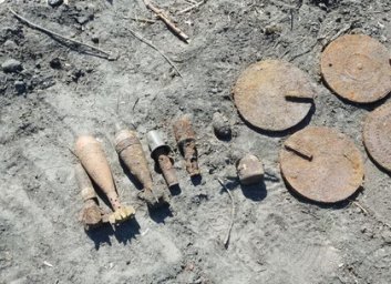 В пригороде Харькова за сутки взрывотехники обезвредили сотни патронов, снаряды и боевые мины (ФОТО)