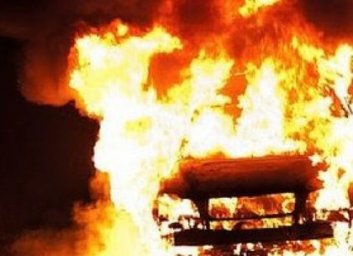 Во дворах на Юбилейном проспекте выгорел &laquo;Шмель&raquo; - наследник именитой линейки немецкого автопрома