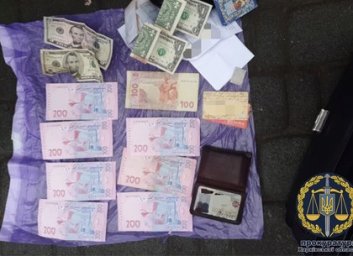 Полицейский решил заработать на наркоте и попался на горячем (ФОТО)