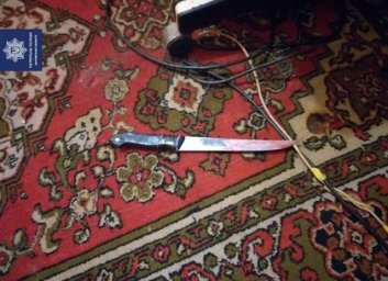 Соседский конфликт закончился ударом ножа (ФОТО)