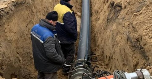 На улице Раднянской перекладывают сети холодного водоснабжения