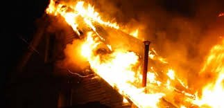 Харьковские спасатели ликвидировали крупный пожар и предотвратили взрыв на частном подворье в ближне