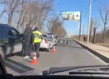 ДТП: автопоцелуй лековушек на ХТЗ (ВИДЕО)