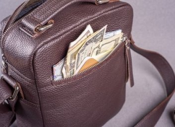 В Харькове осудили автобарыгу, который обокрал потенциального покупателя машины