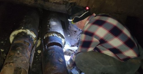 Бригады &laquo;Теплосетей&raquo; устраняют дефекты и перекладывают трубы