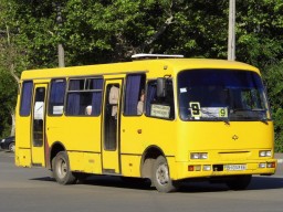 Водитель превысил скорость и не реагировал на замечания: В Днепре ребенок выпал из маршрутки