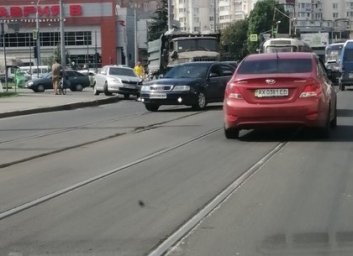 ДТП: грузовик против легковушки (ФОТО)