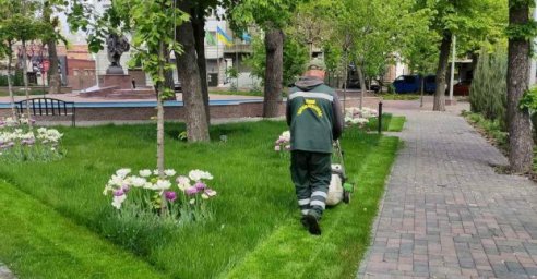 Харьковские коммунальщики продолжают благоустраивать город