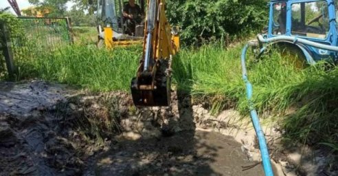  В Новобаварском районе устранили сложную аварию на водоводе 