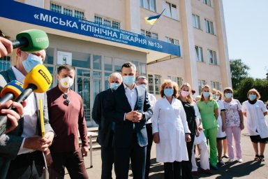 Опорные больницы области получили 4 аппарата ИВЛ