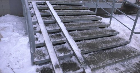 На проспекте Гагарина проверили, как предприниматели убирают снег