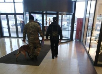 Бомбу в харьковском кинотеатре не нашли (ФОТО)