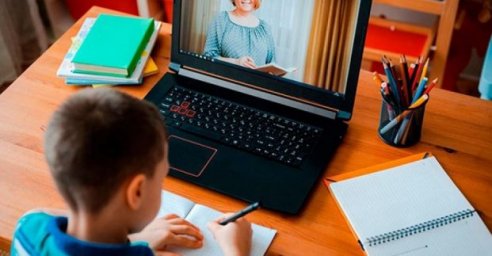 В городских школах идет дистанционное обучение