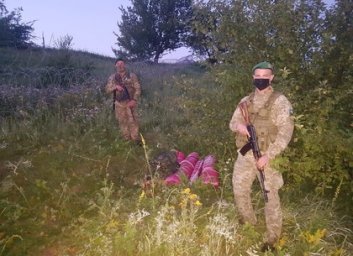 Контрабандист забыл важный документ возле брошенного товара (ФОТО)