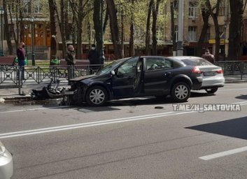 Возле областной стоматклиники &laquo;французу&raquo; крепко досталось в бампер