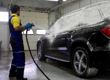 Ударил кирпичом по голове напарника и угнал авто с мойки. За ночные покатушки ему теперь светит 12 л