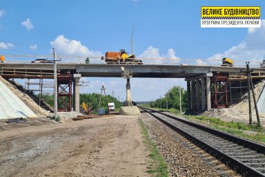 Продолжаются ремонтные работы на путепроводе возле Куриловки