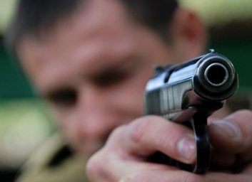 На Холодной горе в ходе конфликта молодой человек стрелял из пистолета
