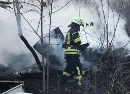 На Шевченко палили траву &ndash; сожгли дом (ВИДЕО, ФОТО)