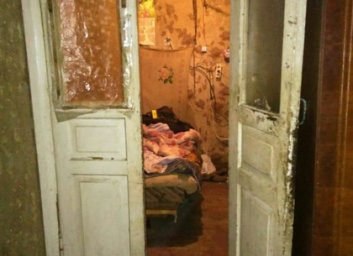 Ножом в шею: ревнивец чуть не убил любовницу (МВД)