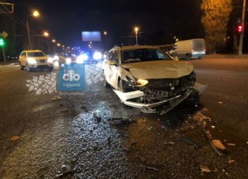 ДТП: Неудачная попытка проскочить - пострадавших увезла скорая - Обновлено, Соцсети