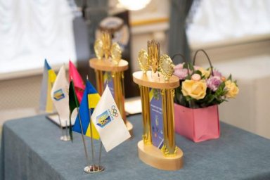 Ирина Попова и Роман Коробов получили награды лучшего спортсмена и тренера месяца