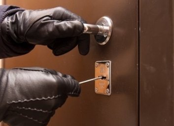 Залез в квартиру, чтобы украсть кредитку: под Харьковом поймали вора &ndash; ГУ НП