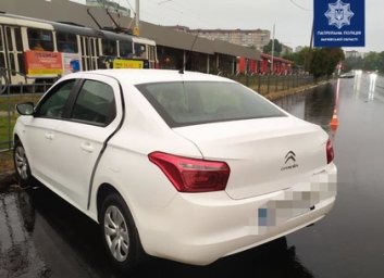 Водитель под кайфом с маленьким ребенком в салоне устроил ДТП на Героев Труда