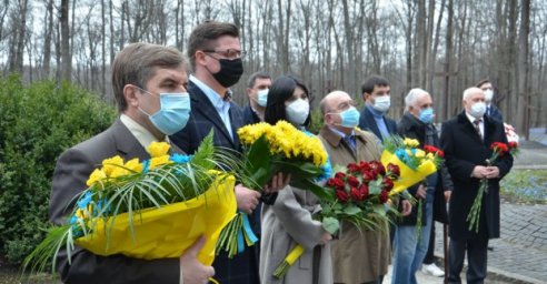 В Харькове почтили память жертв Катынской трагедии