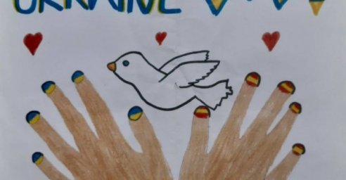 Дети из Испании передали рисунки украинским военным