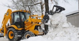 В городе продолжается уборка снега