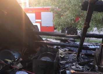 В Харькове загорелся жилой дом