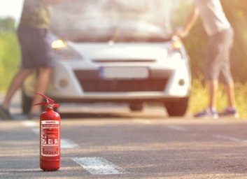 На трассе в Старый Салтов загорелся автомобиль (ВИДЕО)