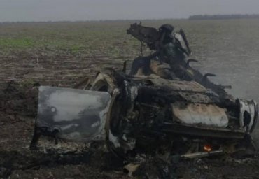  Под Изюмом автомобиль подорвался на мине: четыре человека погибли 