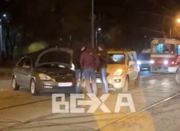 ДТП: столкновение на путях остановило движение (ВИДЕО)