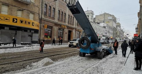 В Харькове очищают улицы от снега