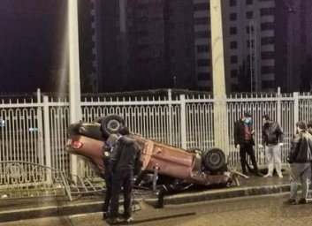 ФОТО: Очередной кульбит &laquo;евробляхера&raquo; с парковкой на крышу (Соцсети)