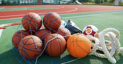 На Салтовке открыли еще один современный школьный стадион