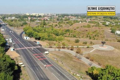 Дорожники обновляют горизонтальную разметку и пешеходные переходы