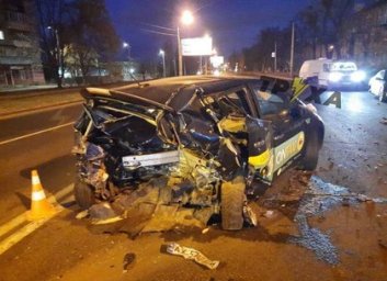 ФОТО: В такси на большой скорости врезалась легковушка &ndash; Telegram