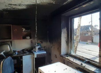 На первом этаже 5-этажки произошел взрыв и пожар, в результате чего пострадал мужчина (ФОТО)