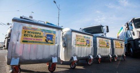В городе продолжают устанавливать новые мусорные контейнеры