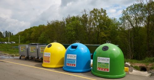 В Харькове устанавливают контейнеры для раздельного сбора мусора