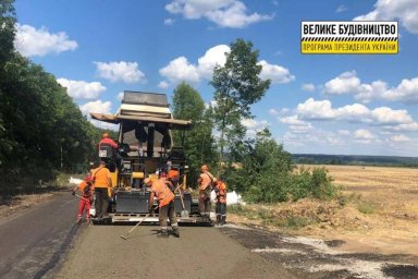 На дороге Пересечное - Березовское устроили 2 км верхнего слоя асфальтобетона