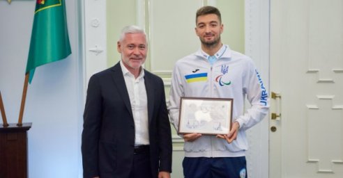 Игорь Терехов наградил харьковских паралимпийцев