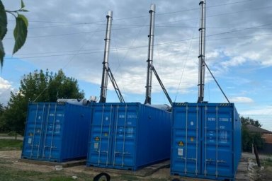  В Изюме установили первые три модульных котельных. 